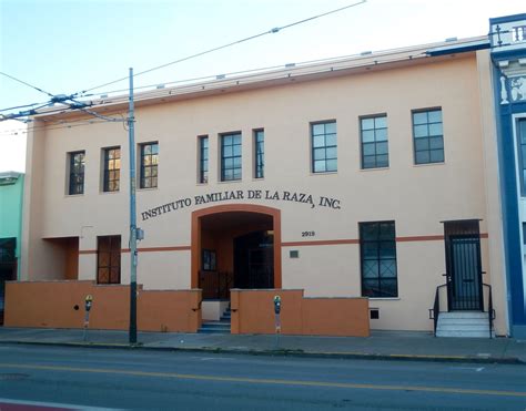 la clinica instituto familiar de la raza