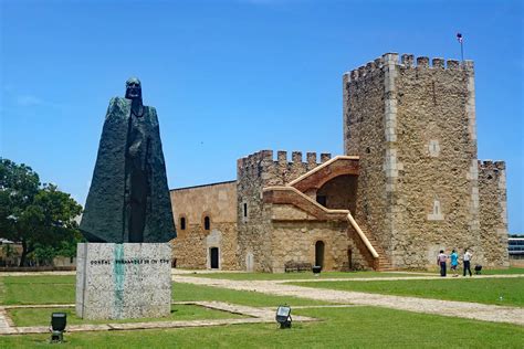 la fortaleza ozama tiene ventanas muy grandes