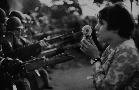 la jeune fille et la fleur