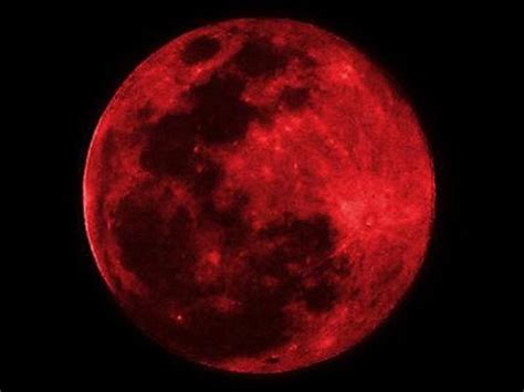 la luna es roja