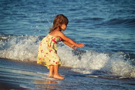 la petite fille et la mer