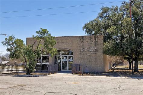 La Pryor Tx Courthouse