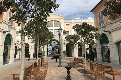 la reggia outlet caserta lavora con noi