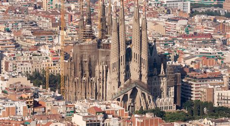 la sagrada familia cost to build