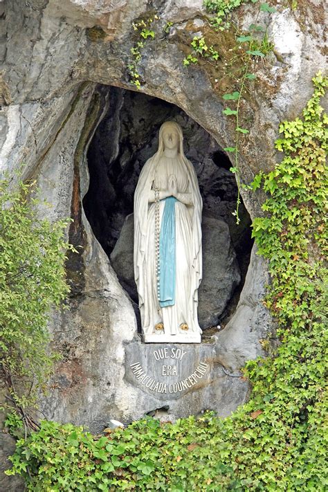 la virgen de lourdes