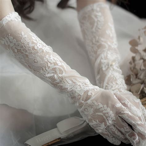 Lace Gloves White