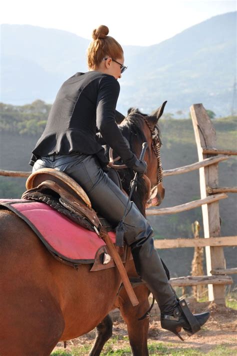 lady riding horse vk