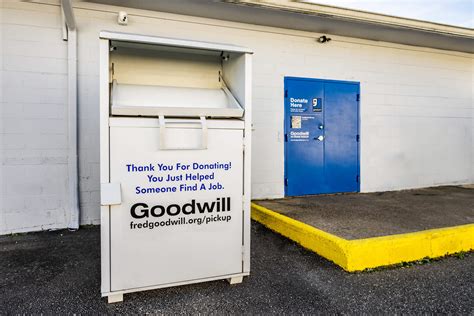 Lafayette Goodwill Hours