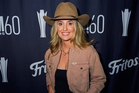 lainey wilson's butt