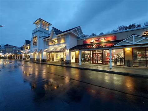 lake george ny outlets hours