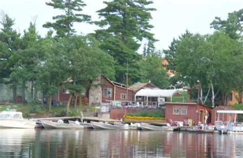 lake of the woods fishing lodges canada
