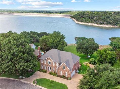 lake waco real estate