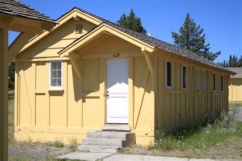 lake yellowstone hotel cabins