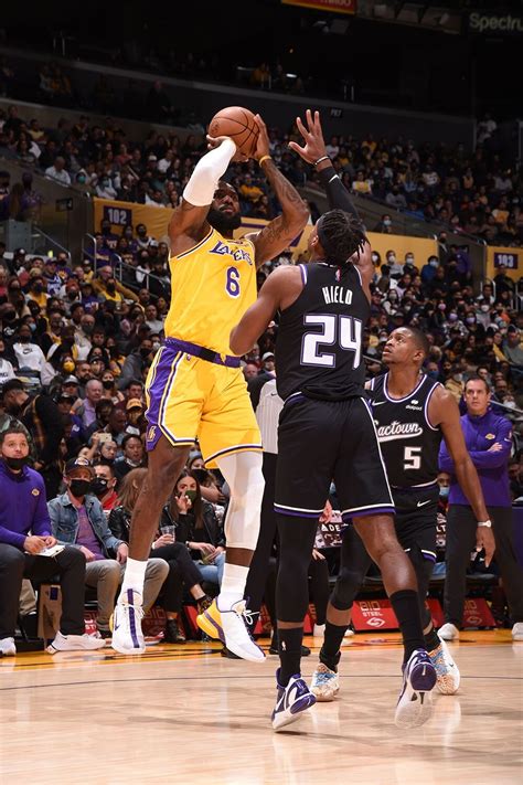 lakers vs kings 2021