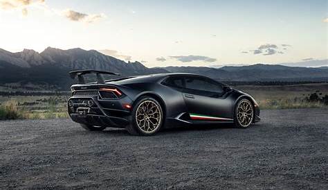 Lamborghini Huracan Black - amazing photo gallery, some information and