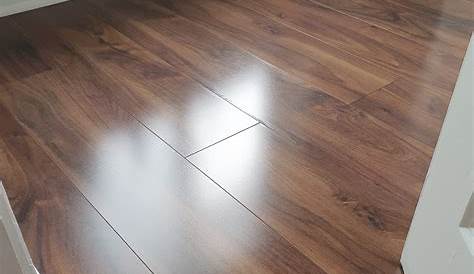 Wooden Polished Wood Laminate Flooring, For Residential, Thickness 8