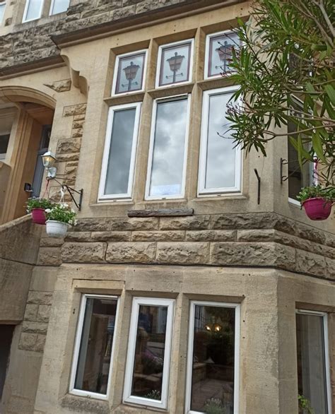 Lamp Post Guesthouse Bath