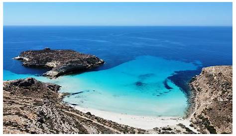 ISOLA DEI CONIGLI LA SPIAGGIA DELLE TARTARUGHE. Foto di