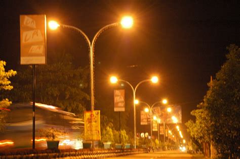 lampu kuning di jalan