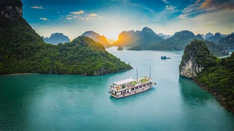 lan ha bay tours