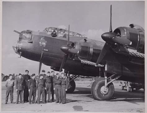 lancaster bomber crew size