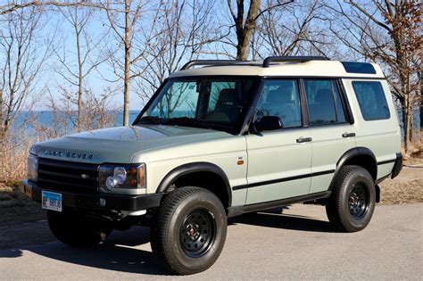 Land Rover Discovery Retro Road Test special Motoring Research