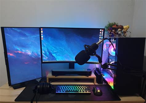 My first triple monitor setup (3 27" 1440p) Gaming room setup, Computer desk setup, Room setup