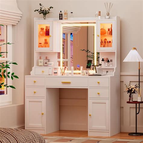 Large Makeup Vanity With Lights