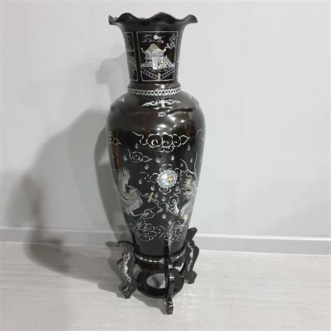 home.furnitureanddecorny.com:large oriental floor planter with coy on stand