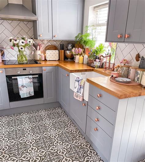 Large Tiles Small Kitchen