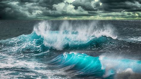 large waves in the ocean