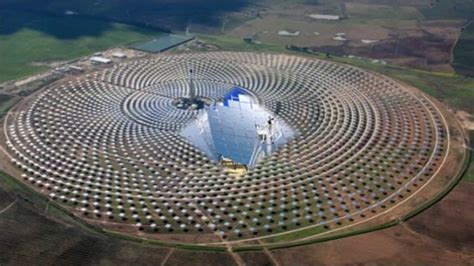 largest solar power plant in the world