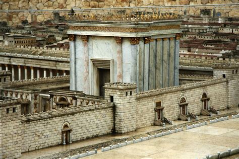 las entradas del templo de israel