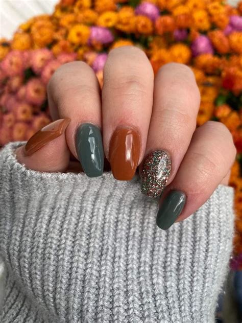 Late Fall Dip Nails
