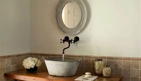 Lavabo au style industriel pour toilettes publiques.