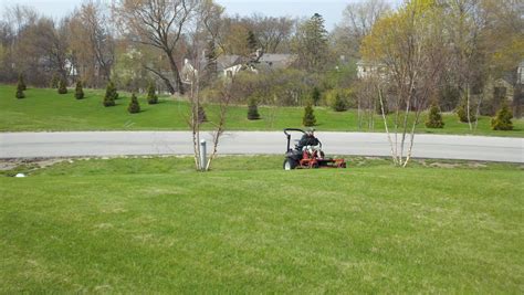 lawn mowing service milwaukee