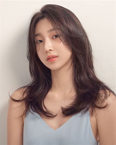b e a r Korean hair color, Bangs with medium hair, Korean long hair
