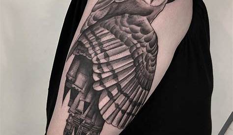 tatuaje de búho en brazo de hombre Tatuajes de aves