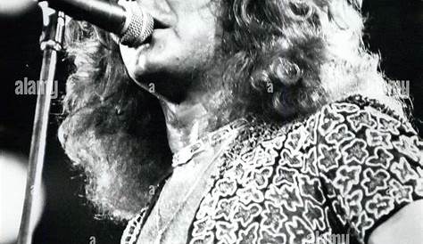 Robert plant led zeppelin hi-res stock photography and images - Alamy