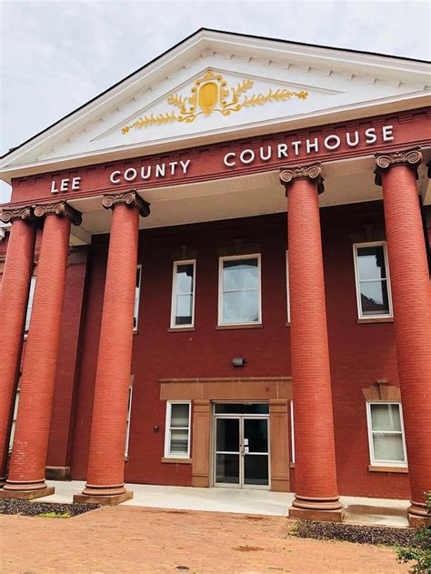 lee county courthouse hours