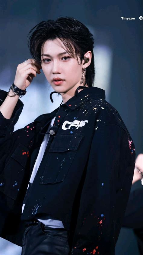 lee felix appearance