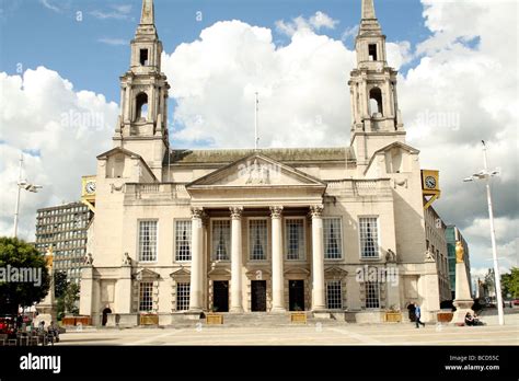 leeds city council civic hall address