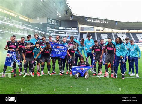 leeds united promoted to premier league