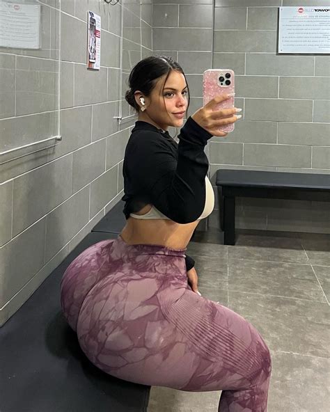 leggings facesitting