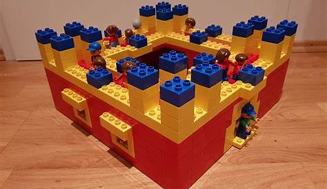 Here you can see a LEGO® Duplo castle. These and other building ideas