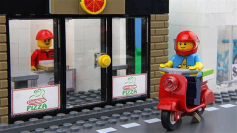 LEGO Pizza Delivery Man Minifigure U.S. Pizza Museum