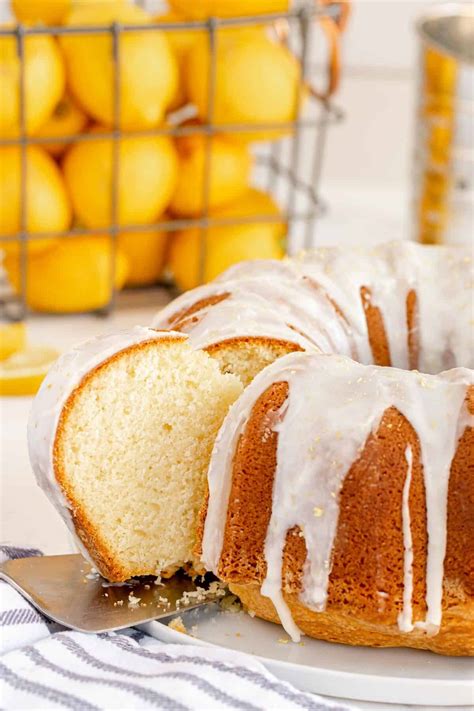Lemon Bundt Cake With Lemon Pie Filling