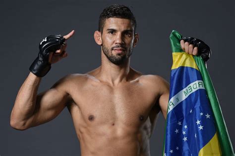 Unveiling the Magic: Master Entertainer Leo Santos Takes the Stage