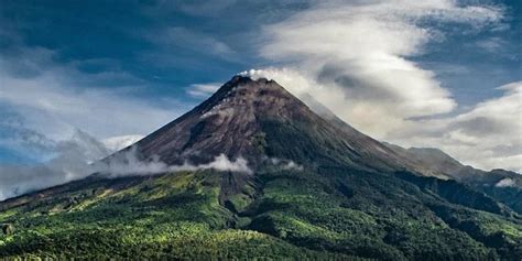 letusan gunung marapi sumatera barat