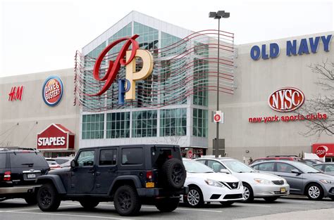 Levity Live Drive In